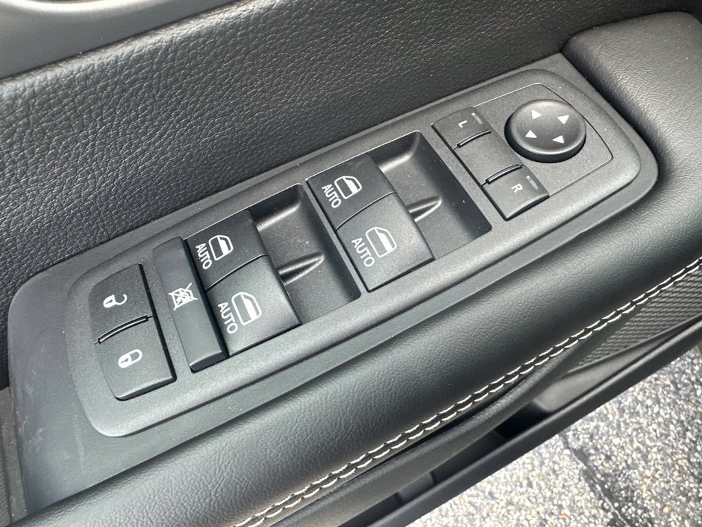 New 2027 Chrysler Pacifica Select AWD/4WD image 12