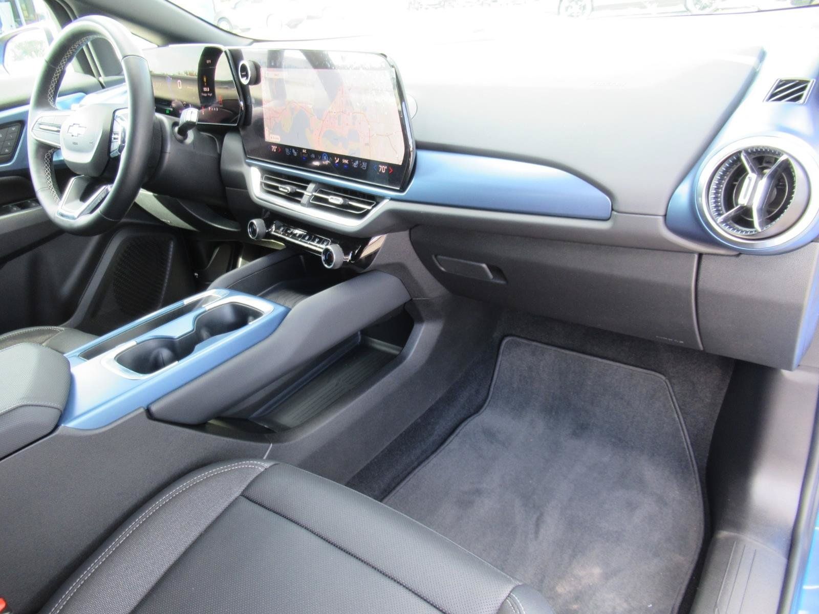 Used 2024 Chevrolet Equinox EV LT FWD image 11