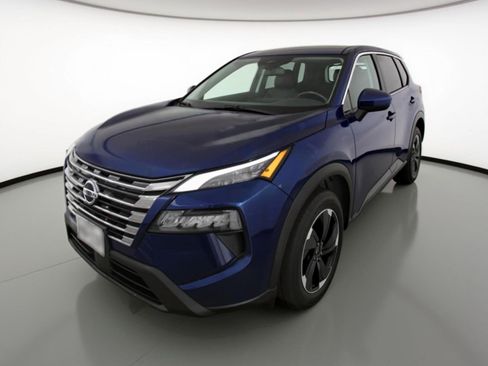 Used 2025 Nissan Rogue SV FWD image 3