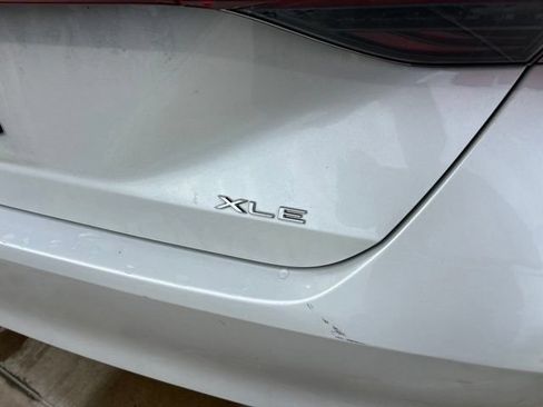Used 2022 Toyota Avalon XLE FWD image 4