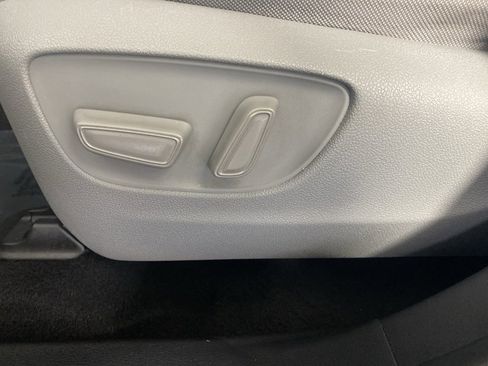 Used 2020 Toyota Highlander L image 23