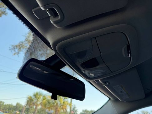 Used 2018 Jeep Cherokee Latitude w/ Altitude Package FWD image 24