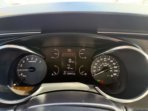 Used 2019 Toyota Sequoia SR5 RWD image 28