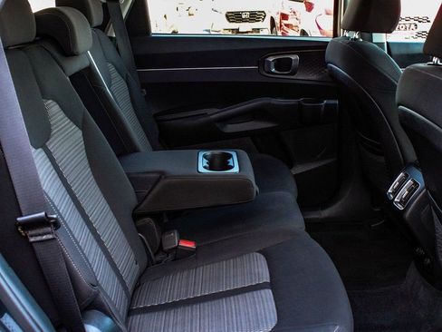 Used 2023 Kia Sorento LX image 38