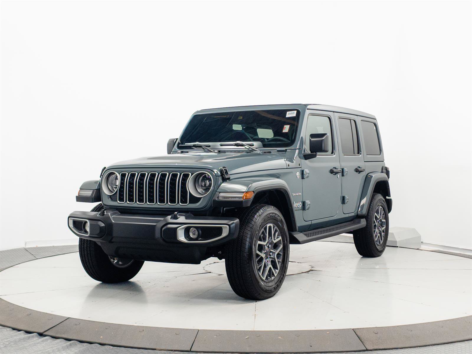 Used 2024 Jeep Wrangler Unlimited Sahara w/ Safety Group AWD/4WD image 3