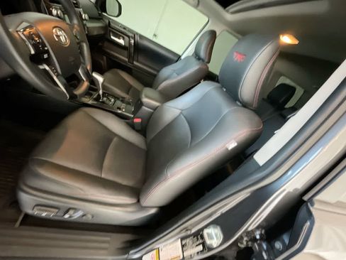 Used 2019 Toyota 4Runner TRD Off-Road Premium AWD/4WD image 11