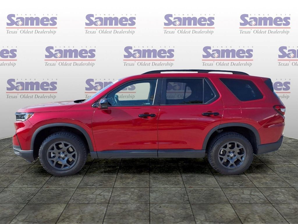 Certified 2025 Honda Pilot TrailSport image 4