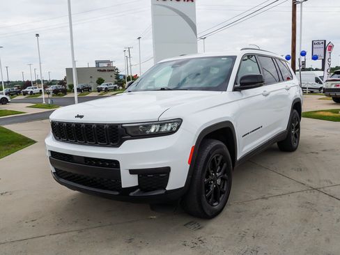 Used 2024 Jeep Grand Cherokee L Altitude AWD/4WD image 4