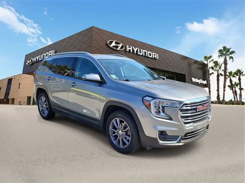 Used 2023 GMC Terrain SLT image 4