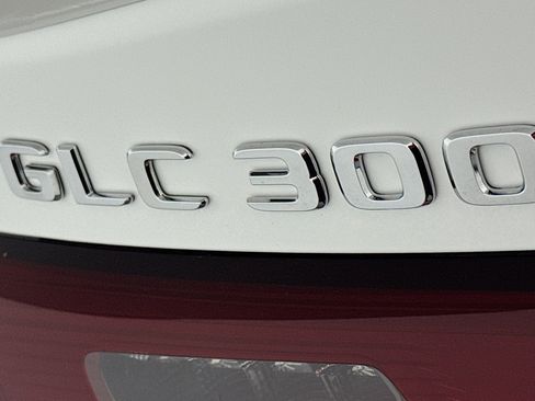 Certified 2025 Mercedes-Benz GLC 300 4MATIC image 9