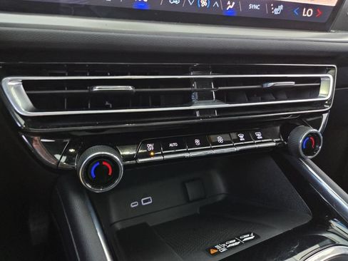 Used 2025 Chevrolet Traverse LT w/ Enhanced Driving Package FWD image 23