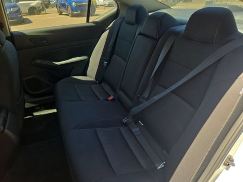Used 2025 Nissan Altima 2.5 SV FWD image 13