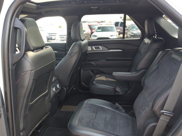 Used 2025 Ford Explorer ST AWD/4WD image 32
