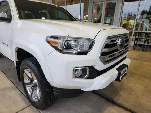 Used 2019 Toyota Tacoma Limited image 8