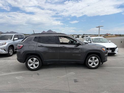 Used 2018 Jeep Compass Latitude FWD image 3