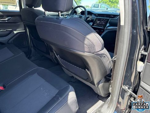 Used 2023 Jeep Grand Cherokee Laredo AWD/4WD image 40
