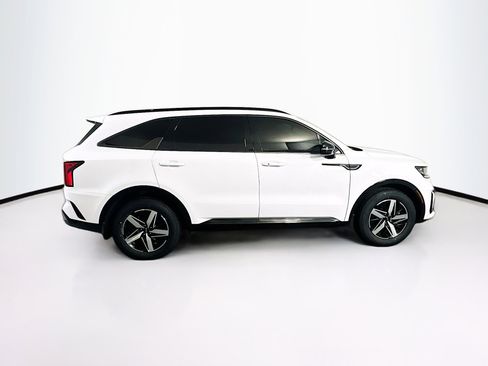 Used 2023 Kia Sorento S image 10