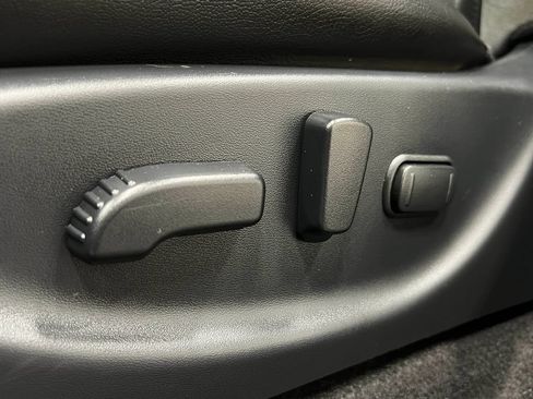 Used 2018 Nissan Leaf SL w/ SL Technology Package FWD image 18