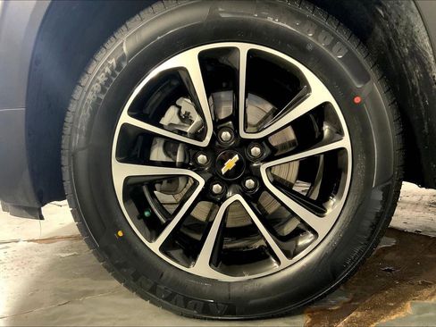 Used 2025 Chevrolet TrailBlazer LT AWD/4WD image 9