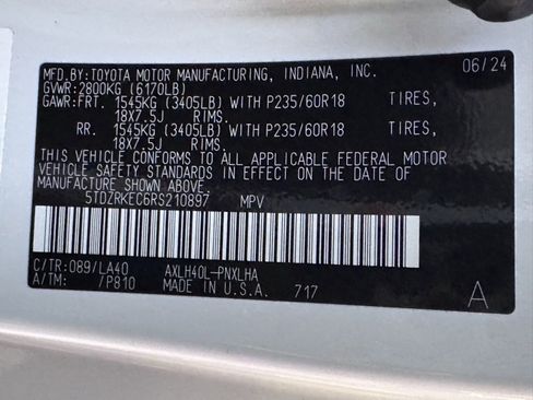 Used 2024 Toyota Sienna Limited image 46