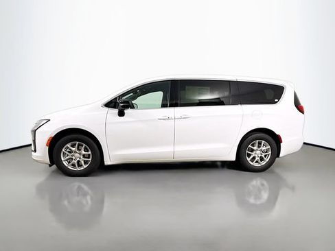 New 2027 Chrysler Pacifica Select FWD image 4