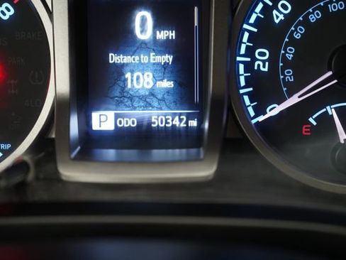Used 2023 Toyota Tacoma SR5 AWD/4WD image 23
