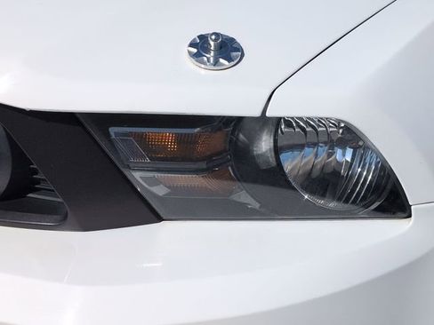 Used 2010 Ford Mustang GT RWD image 9