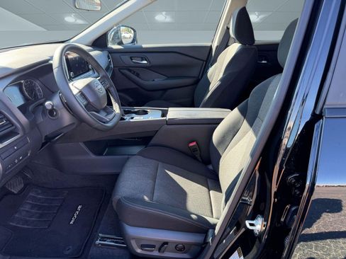 Certified 2026 Nissan Rogue SV image 5