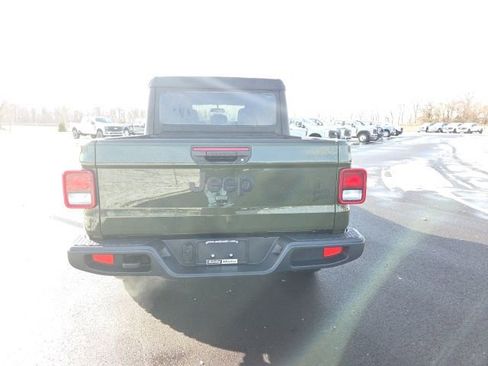 Used 2022 Jeep Gladiator Sport image 9