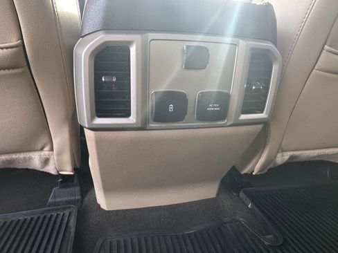 Used 2019 Ford F150 Lariat image 31