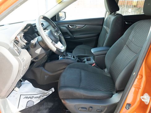 Used 2018 Nissan Rogue SV image 22