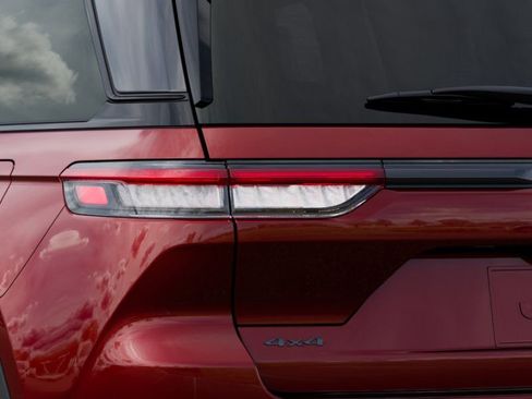 New 2025 Jeep Grand Cherokee Limited AWD/4WD image 9