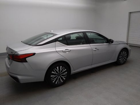 Used 2024 Nissan Altima 2.5 SV image 10
