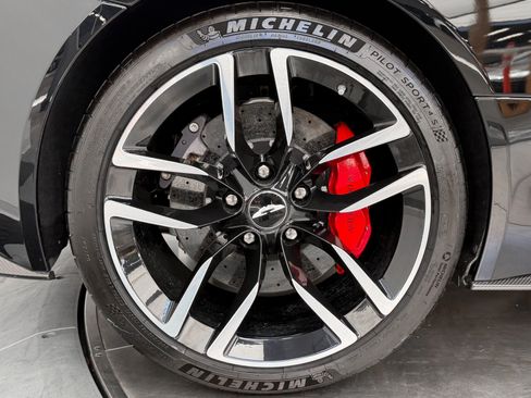 Used 2016 Aston Martin Vanquish Coupe RWD image 32