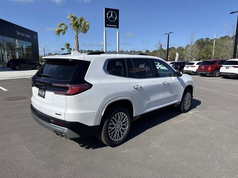 Used 2024 GMC Acadia Denali image 3