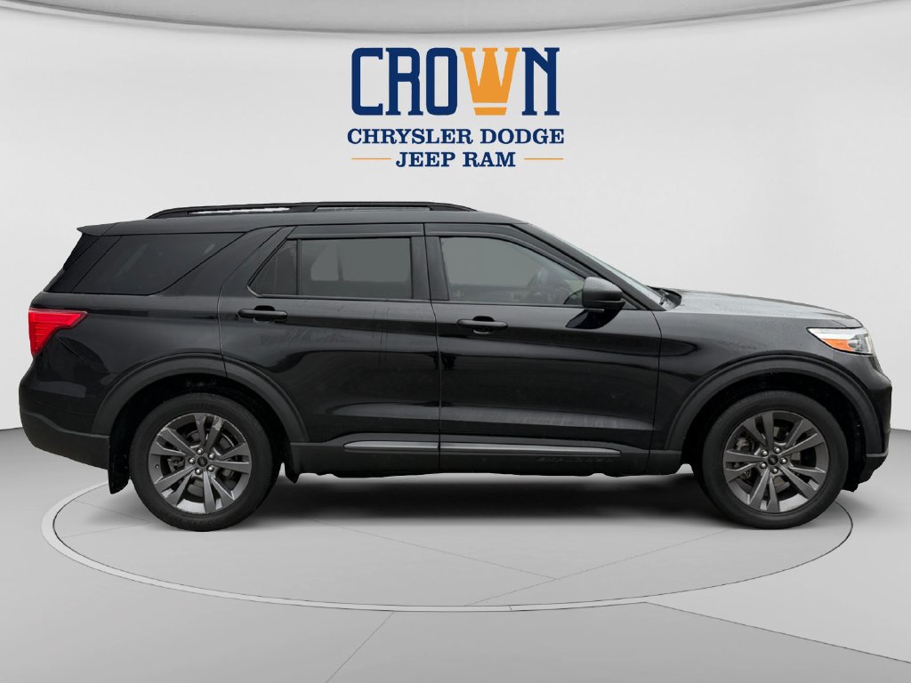 Used 2021 Ford Explorer XLT w/ Equipment Group 202A AWD/4WD image 2