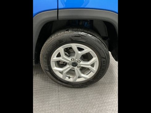 Used 2025 Jeep Compass Latitude AWD/4WD image 36