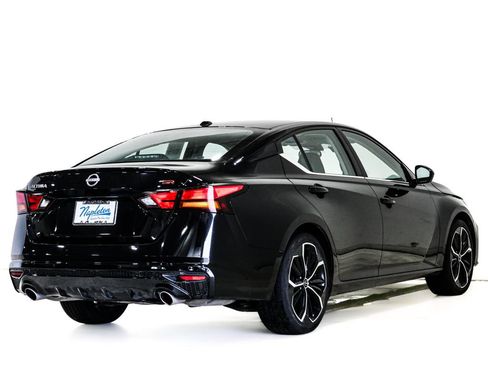 Used 2024 Nissan Altima 2.5 SR FWD image 6