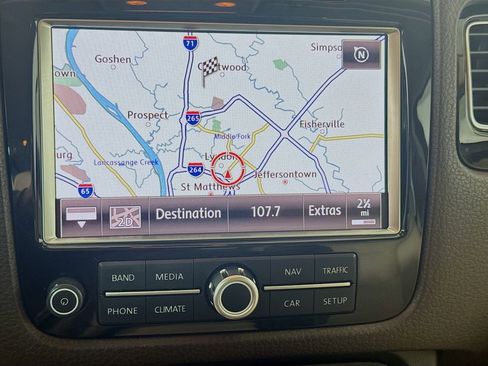 Used 2011 Volkswagen Touareg Sport image 13