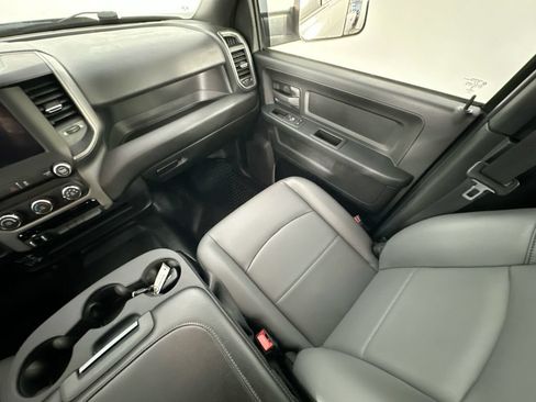 Used 2022 RAM 2500 Tradesman w/ Chrome Appearance Group AWD/4WD image 11