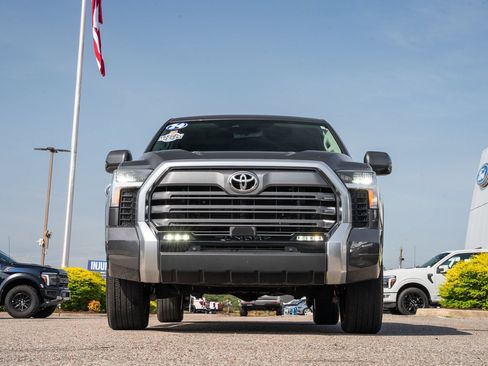 Used 2024 Toyota Tundra Limited w/ Power Package AWD/4WD image 3