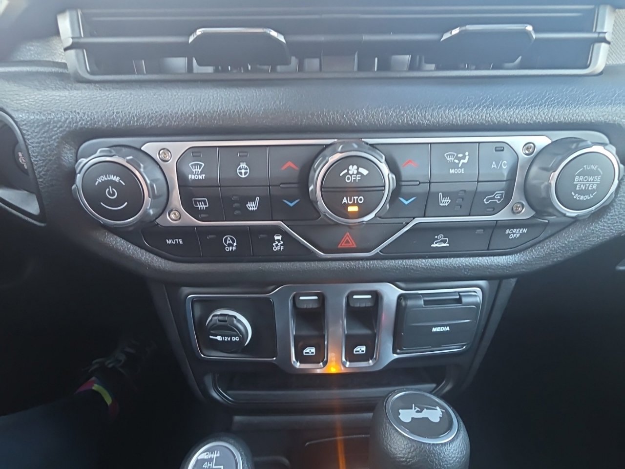 Used 2025 Jeep Wrangler Sport AWD/4WD image 33