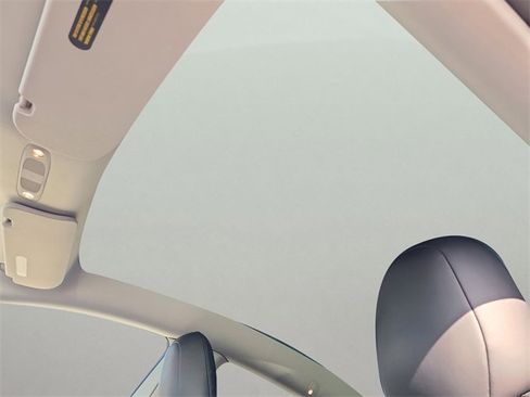 Used 2022 Tesla Model Y Performance image 27