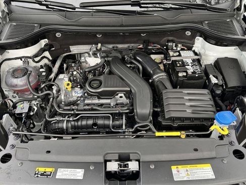 New 2026 Volkswagen Taos SE AWD/4WD image 9