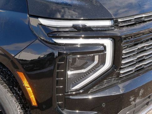 Certified 2025 Chevrolet Suburban High Country AWD/4WD image 16