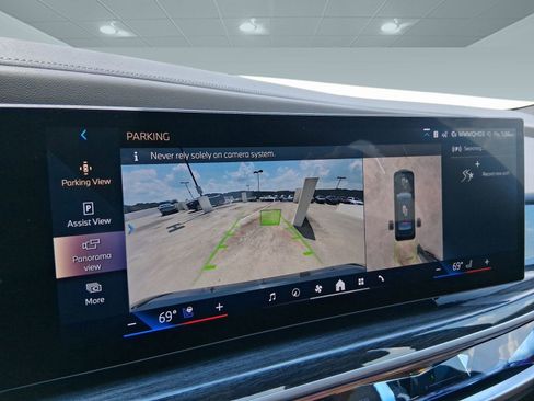 New 2026 BMW 750e xDrive w/ Executive Package image 24