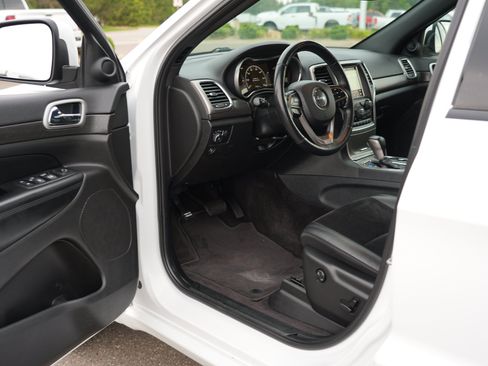 Used 2018 Jeep Grand Cherokee Altitude AWD/4WD image 13