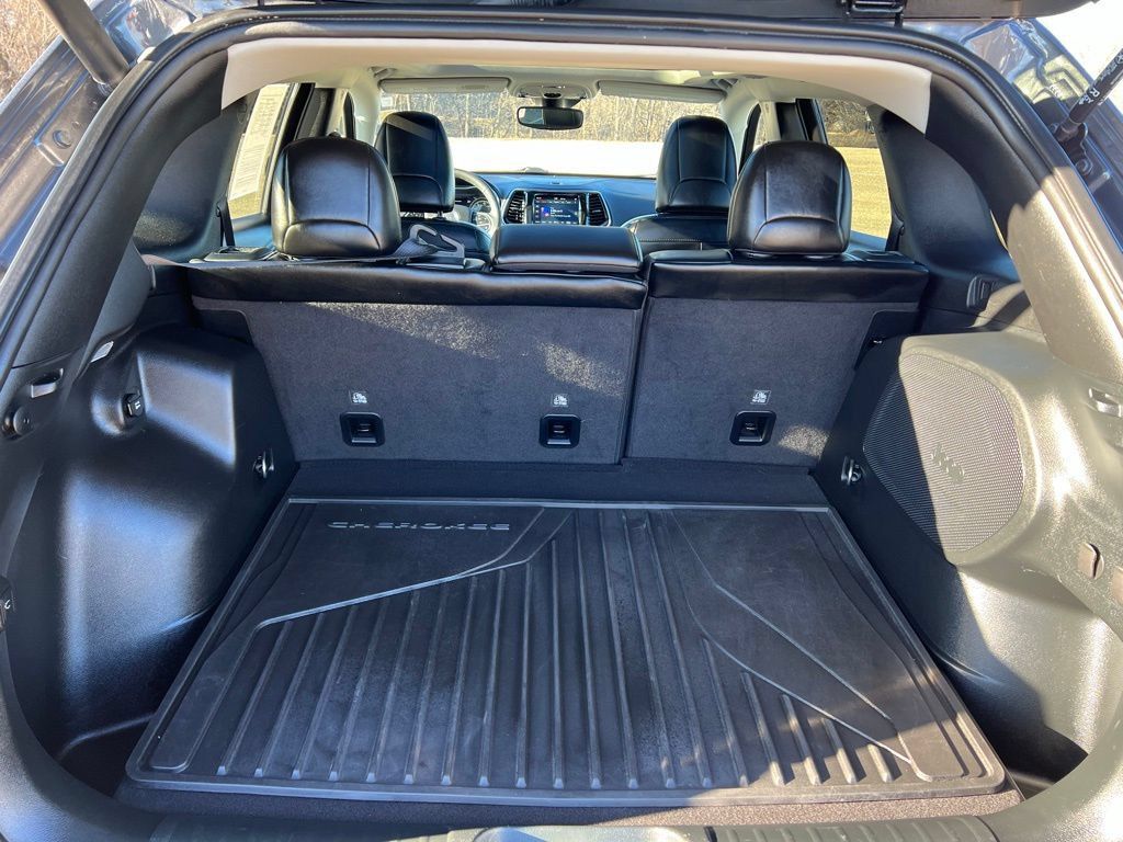 Used 2022 Jeep Cherokee Limited w/ Mopar Interior Package AWD/4WD image 21