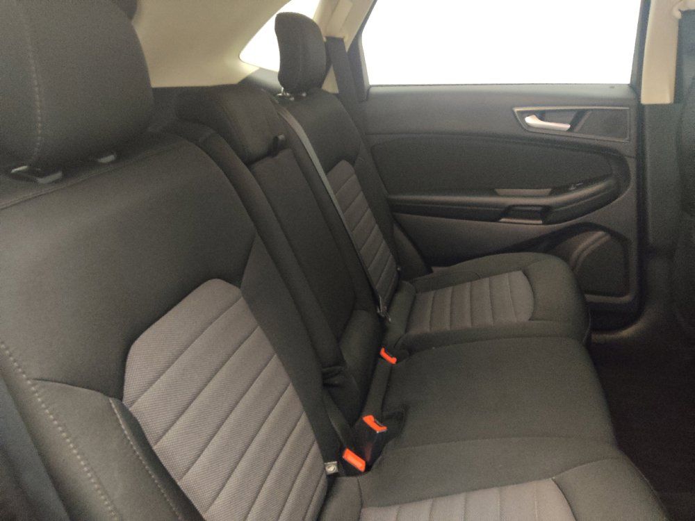 Used 2019 Ford Edge SE FWD image 19