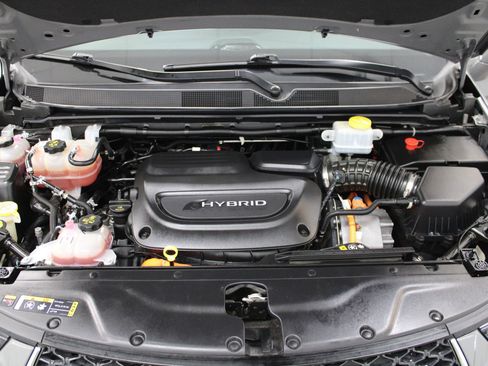 Used 2022 Chrysler Pacifica Touring-L FWD image 10